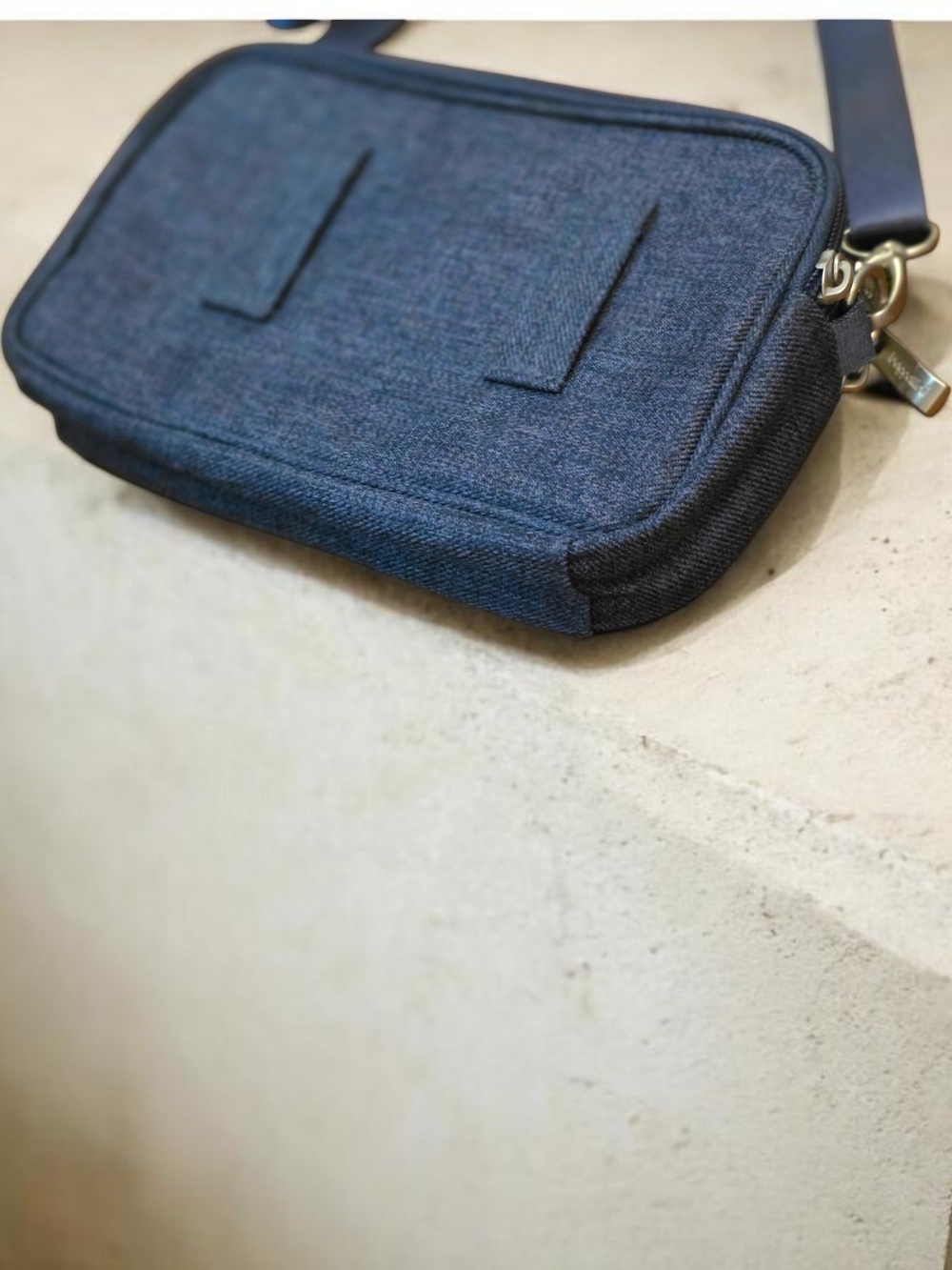 Baggallini Navy Blue Denim Crossbody Bag - Compact Everyday Carry - Picture 4 of 15